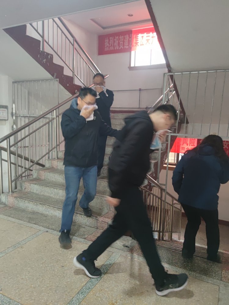 1分鐘生死時速，60人火線突圍