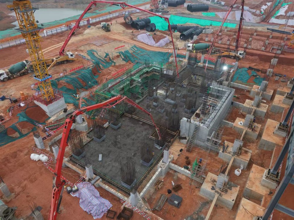 陜煤建設(shè)天工公司：陜煤汨羅電廠2×100萬(wàn)千瓦燃煤發(fā)電工程1號(hào)汽機(jī)房汽機(jī)基座底板混凝土澆筑圓滿完成