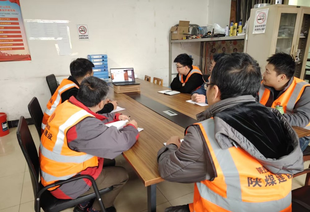 陜煤建設(shè)韓城分公司安裝四項(xiàng)目部：“四輪驅(qū)動(dòng)” 守牢元旦施工安全關(guān)