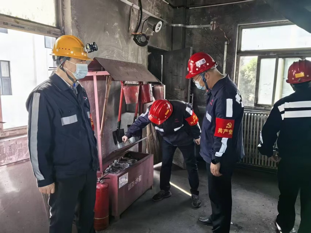 陜煤建設(shè)洗選煤運(yùn)營(yíng)公司檸條塔運(yùn)營(yíng)項(xiàng)目部黨支部：開展 “黨建引領(lǐng)聚合力，實(shí)干擔(dān)當(dāng)促發(fā)展”主題黨日活動(dòng)