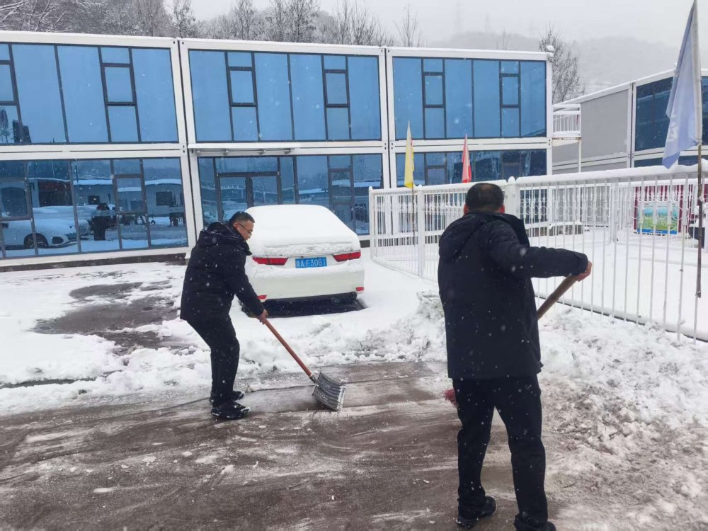 陜煤建設(shè)天工公司：浴“雪”奮戰(zhàn)護(hù)平安 鐵軍擔(dān)當(dāng)暖寒冬