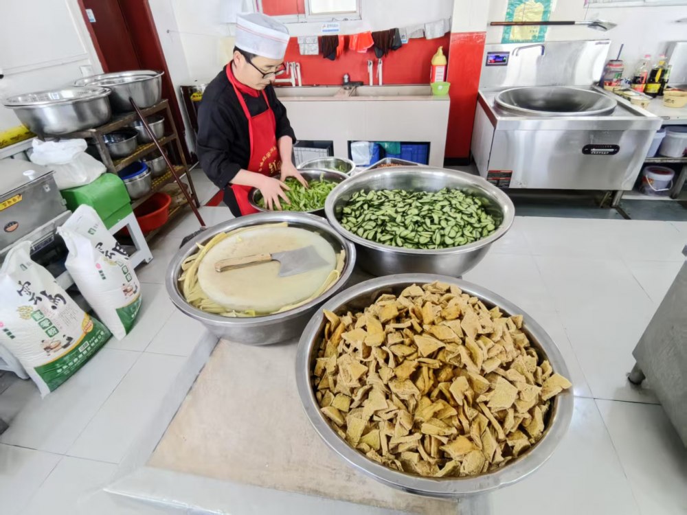 陜煤建設煤礦運營服務分公司：春節(jié)臨近樹新風 勤儉節(jié)約護“舌尖文明”