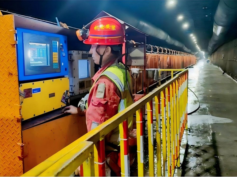 陜煤建設(shè)機(jī)電安裝公司：春節(jié)堅(jiān)守保工期，奉獻(xiàn)擔(dān)當(dāng)寫新篇！