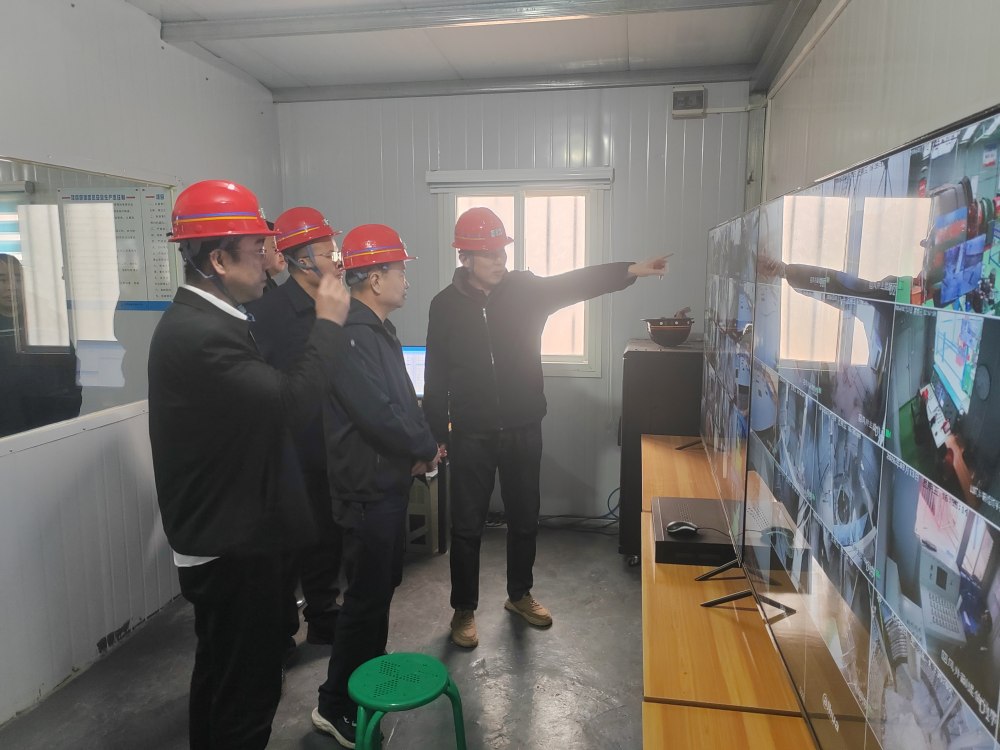 國能陜西榆神礦業(yè)有限公司大保當(dāng)煤礦董事長李鋒一行蒞臨陜煤建設(shè)礦建三公司小保當(dāng)項(xiàng)目考察調(diào)研