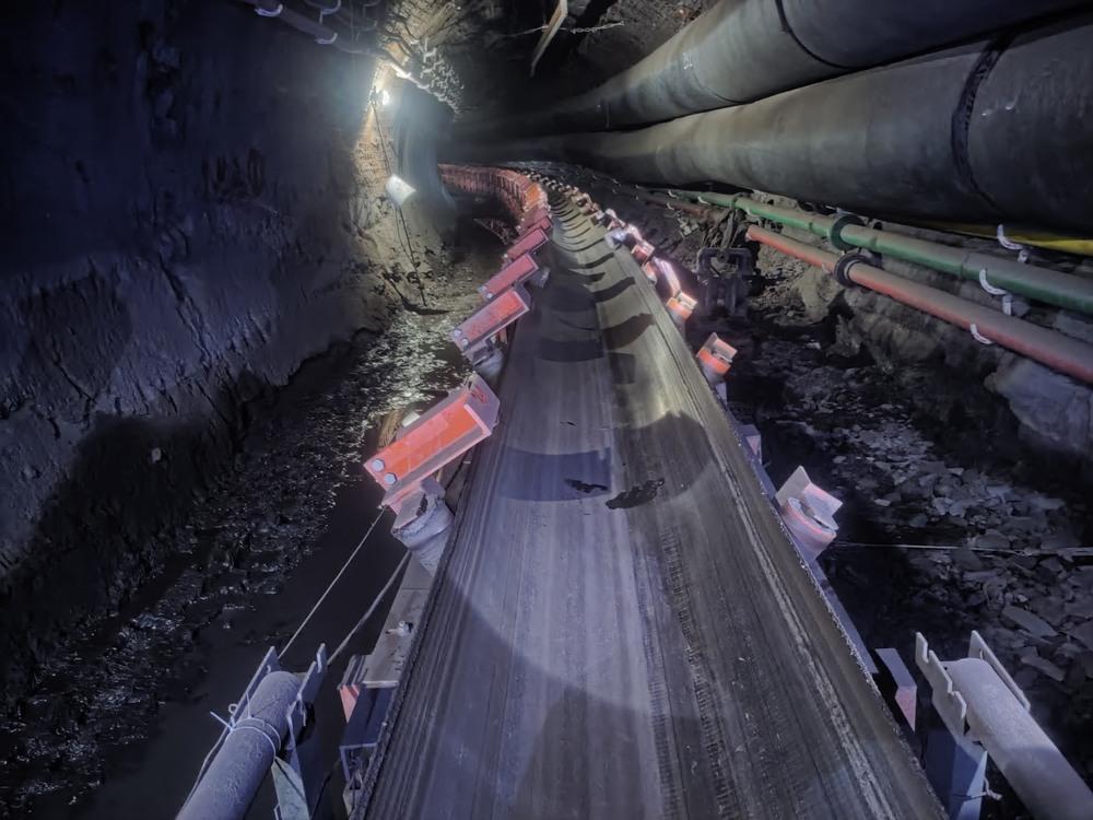 陜煤建設(shè)礦建二公司王峰項(xiàng)目部S1303工作面瓦斯抽采專用巷拐彎段掘進(jìn)實(shí)現(xiàn)施工效能新突破