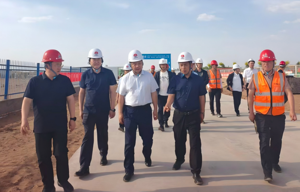 陜煤集團(tuán)基本建設(shè)管理部高級主任師楊景輝一行深入天工公司基層項(xiàng)目部檢查指導(dǎo)工作