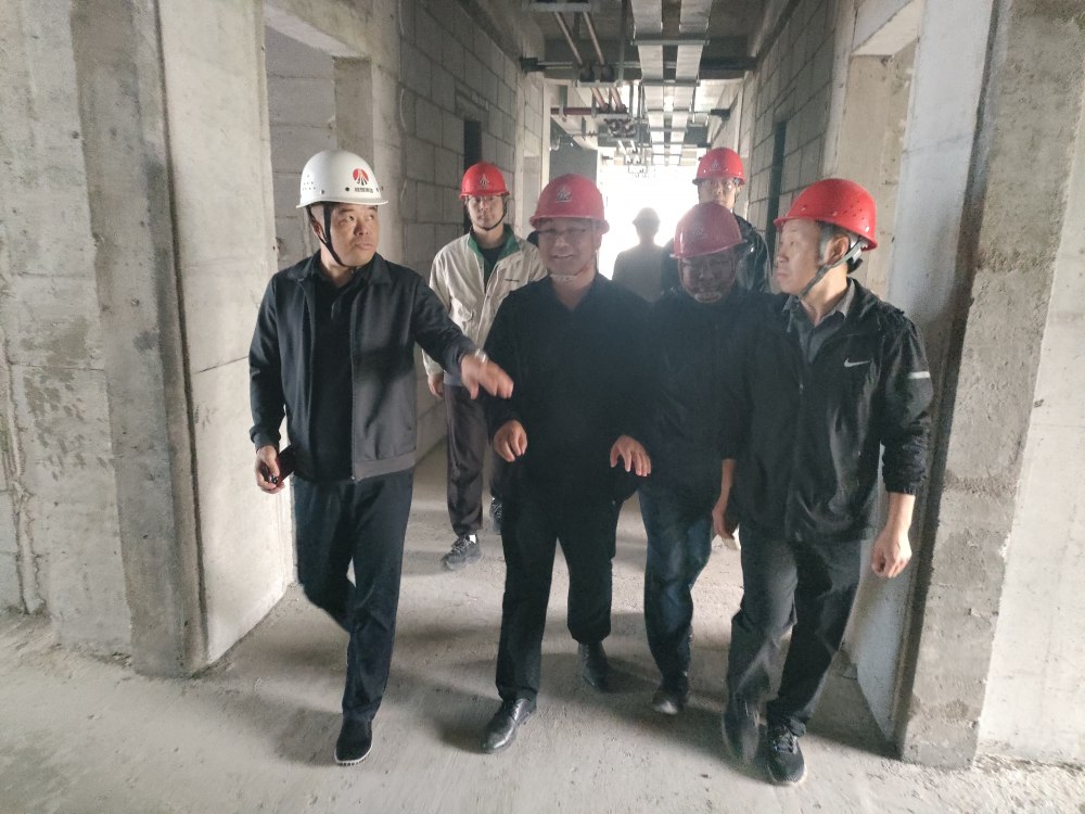 陜煤建設(shè)漢中分公司承建的藍山重工產(chǎn)研基地項目（二期工程）綜合樓主體結(jié)構(gòu)順利通過驗收