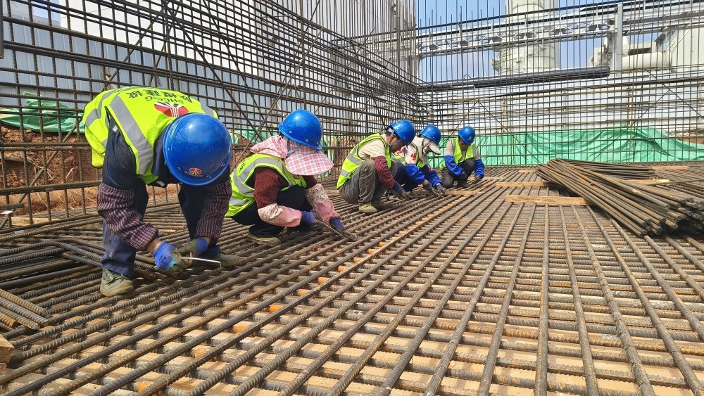 陜煤建設(shè)渭南分公司第一項(xiàng)目部搶抓施工黃金期 提質(zhì)提速推進(jìn)重點(diǎn)項(xiàng)目建設(shè)